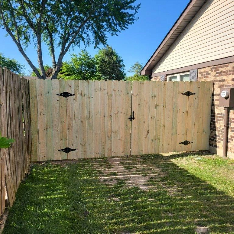 Fence & Deck Builder in Dayton, OH | Tom's Mulch Fence & Deck