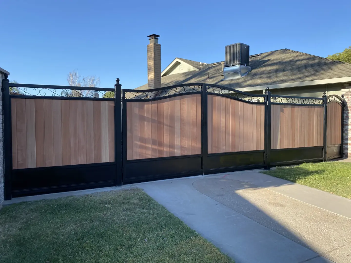 Commercial Gate Installation in Miami Valley, OH | Commercial Gate Specialists | Tom&rsquo;s Mulch Fence & Deck
